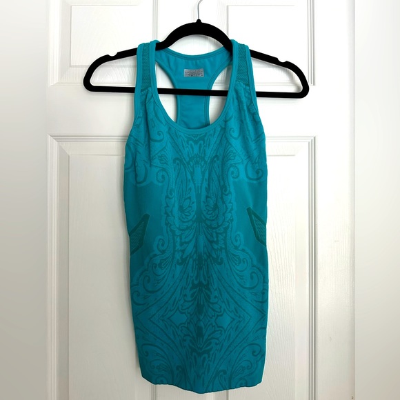 ATHLETA Women's Seamless Run Built-in-Bra Racerback Tank Top - fits like a SMALL - Picture 3 of 7